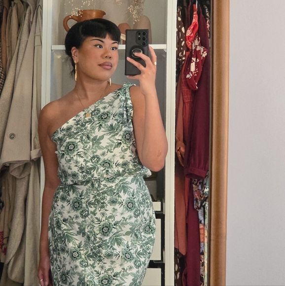 Meet your Posher, Maegan - Picture 1 of 12